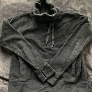 Lululemon fleece pullover. Worn twice. Great condition.